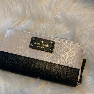 Kate Spade Cream and Black Color Block Wallet. New with tag
